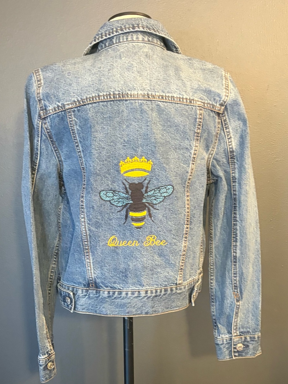 Oat New York “Queen Bee” Denim Jacket Sunflower/Bee Embroidery Detail Sz Sm NWT